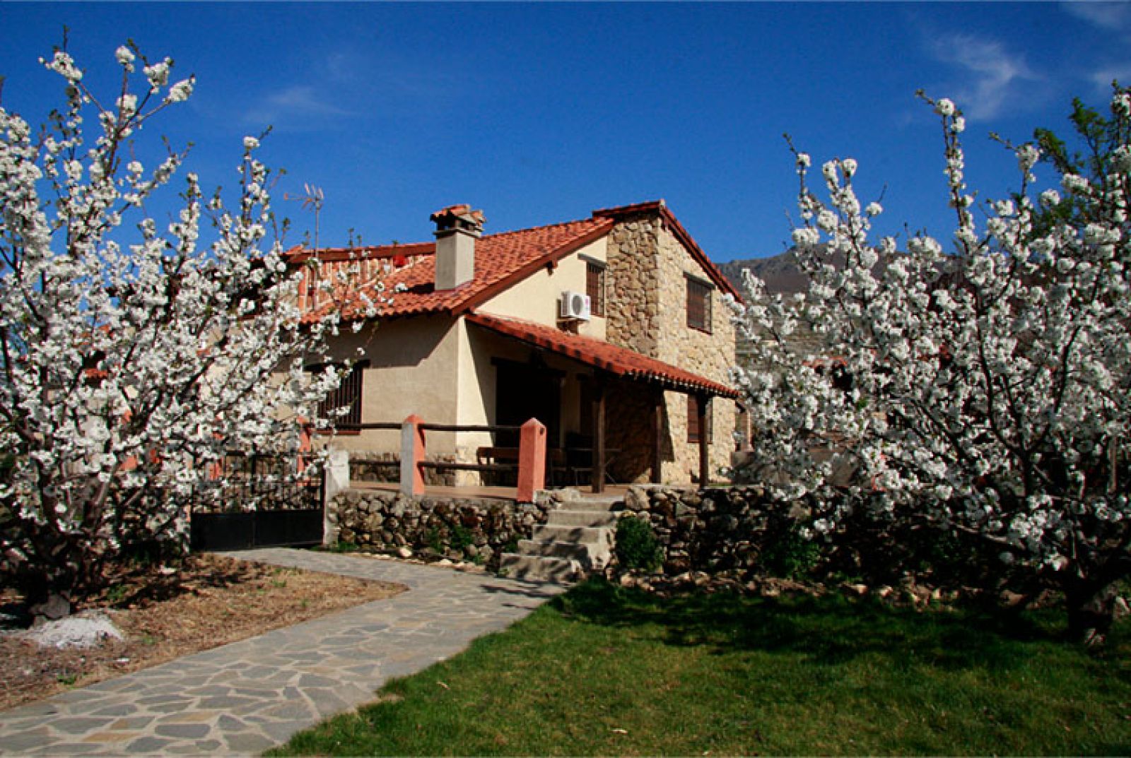 Casa aptos rurales La Cañada del Jerte. Alojamientos en el Valle del Jerte